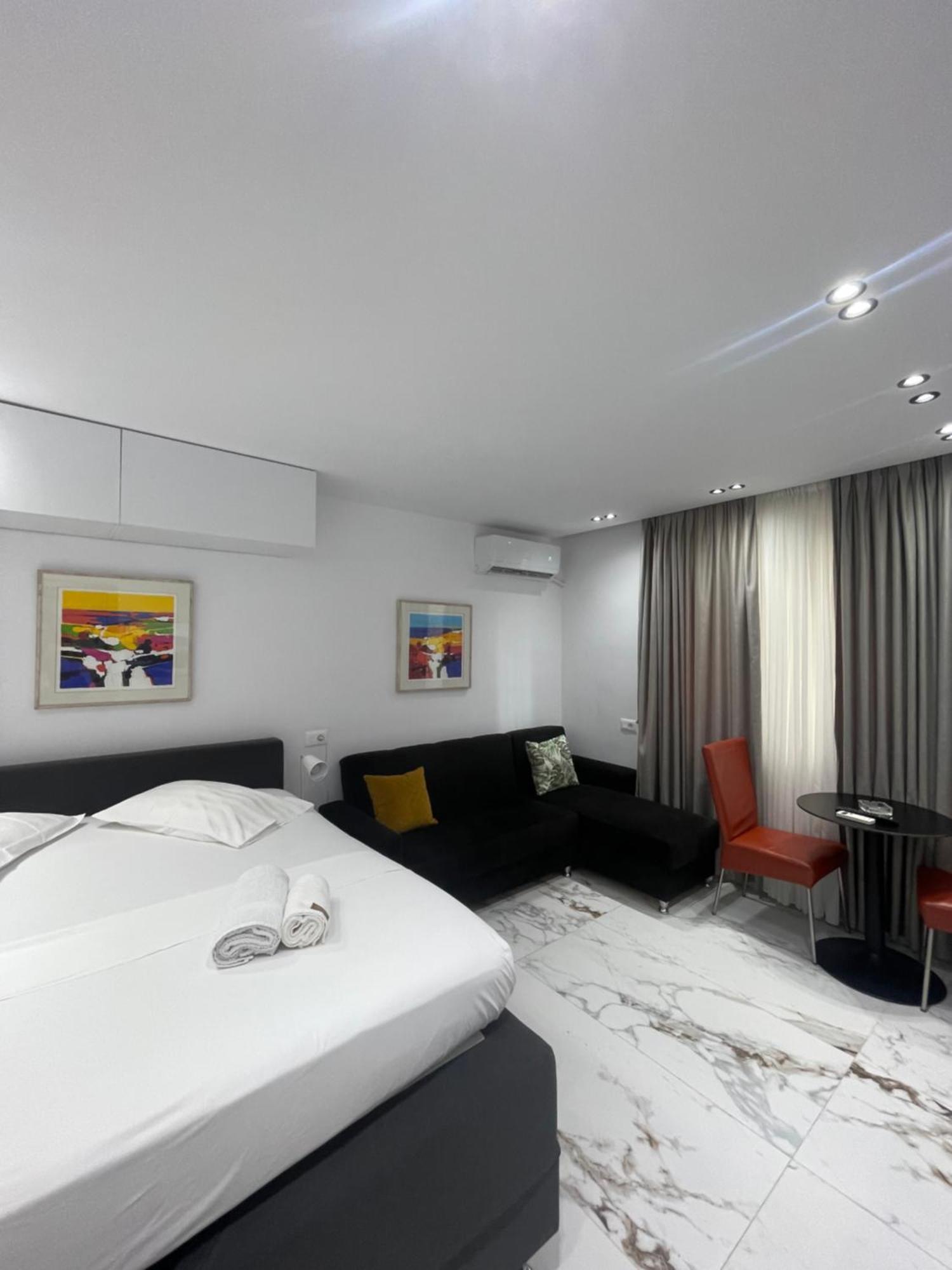 Midnight Apartments Tirana Exterior foto